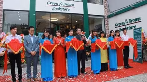 Lễ cắt băng khai trương “hiệu sách kiểu mới” vào ngày 2-1-2016