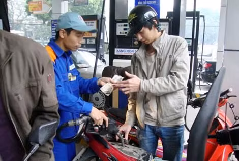 Giá xăng dầu giảm có thể giảm chi phí đầu vào, từ đó kích cầu tiêu dùng, thúc đẩy sản xuất.