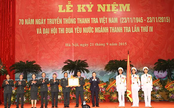 Thay mặt Đảng, Nhà nước, Chủ tịch nước Trương Tấn Sang đã trao tặng ngành thanh tra Việt Nam Huân chương Độc lập hạng Nhất - Ảnh: VGP. Thay mặt Đảng, Nhà nước, Chủ tịch nước Trương Tấn Sang đã trao tặng ngành thanh tra Việt Nam Huân chương Độc lập hạng Nhất - Ảnh: VGP.