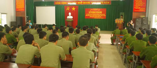 Khai mạc lớp huấn luyện kỹ năng bơi cứu nạn, cứu hộ. Khai mạc lớp huấn luyện kỹ năng bơi cứu nạn, cứu hộ.
