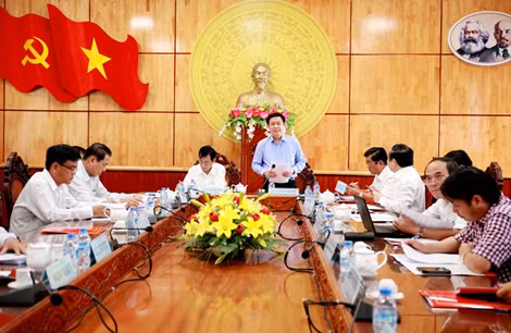 Trưởng Ban Kinh tế Trung ương Vương Đình Huệ phát biểu tại buổi làm việc với Tỉnh ủy Long An.