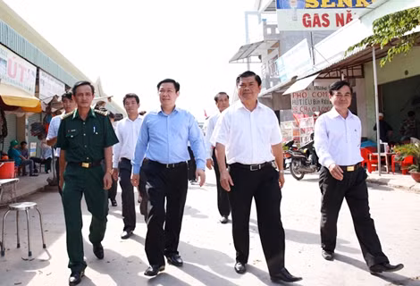 Đoàn Ban Kinh tế Trung ương khảo sát tuyến biên giới.