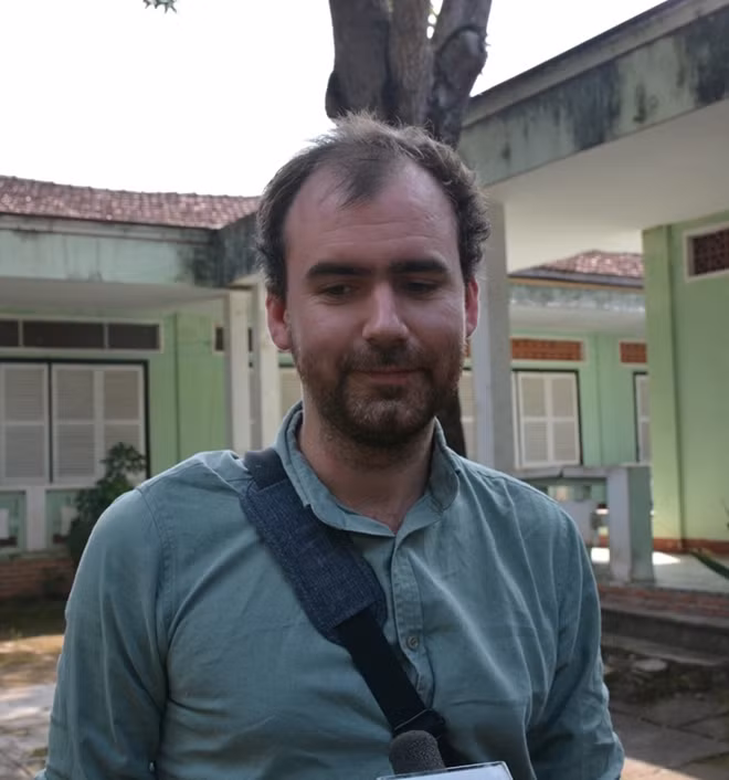 Phóng viên Chiristipher Michael Humphrey, làm việc cho hãng DPA – Đức.