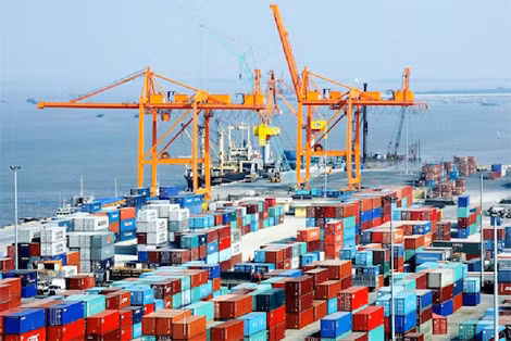Hàng tồn đọng tại cảng luôn là nỗi lo nhiều mặt đối với TP Hải Phòng. Hàng tồn đọng tại cảng luôn là nỗi lo nhiều mặt đối với TP Hải Phòng.