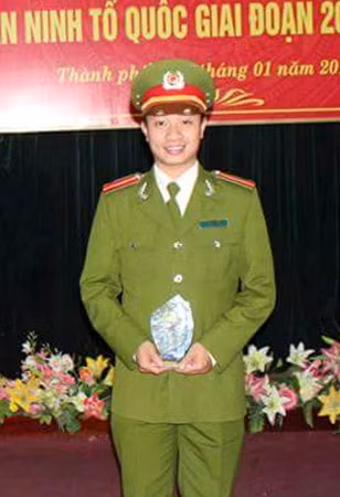 Thiếu úy Trần Anh Tiến.