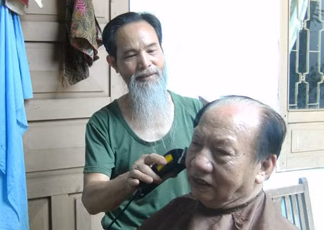 Công việc thường ngày của ông Thi.