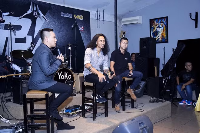 MV “Rain” là dự án thứ 3 nằm trong chuỗi hoạt động “PAK on the road” của Phạm Anh Khoa trong năm 2015. Trước đó, album “Phá” và “Bikers & Rockers Tour” của nam ca sĩ này cũng gây tiếng vang lớn và được giới chuyên môn nhận định, đánh giá cao.