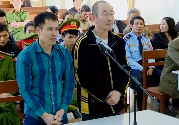 Bị cáo Trần Văn Trịnh và Mã Văn Say tại tòa. Bị cáo Trần Văn Trịnh và Mã Văn Say tại tòa.