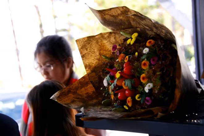 Những cây rau cũng được người dân Đà Lạt biến hóa thành những bó hoa "độc nhất vô nhị"