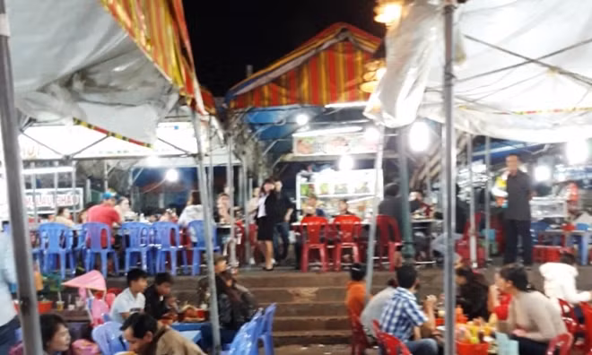Khu vực quán cơm vào thời điểm xảy ra vụ hành hung du khách. Ảnh chị V chụp trước khi rời quán