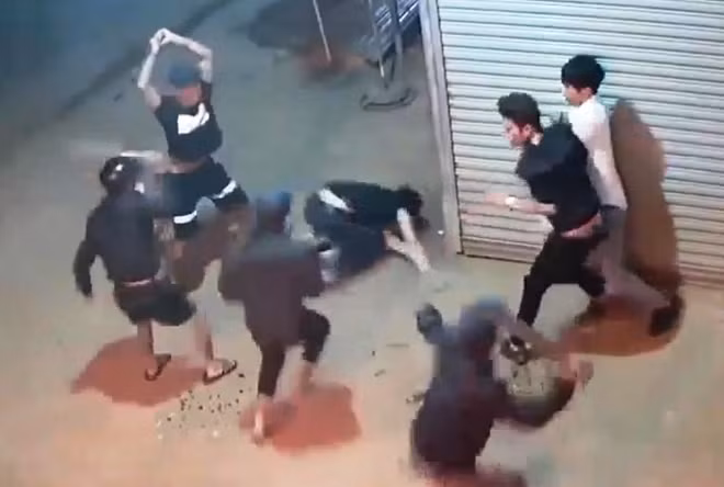 Hiện trường vụ chém nhầm khiến hai người bị thương nặng