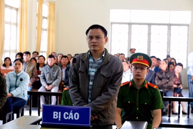 Bị cáo Đậu Đức Quyền tại tòa