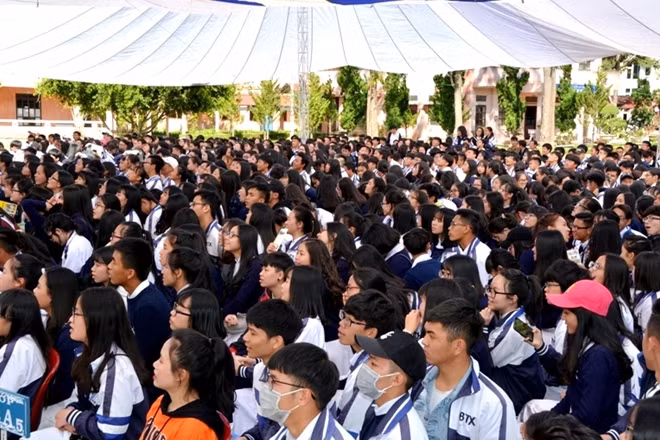 Hơn 1.000 học sinh hào hứng tham gia buổi tuyên truyền