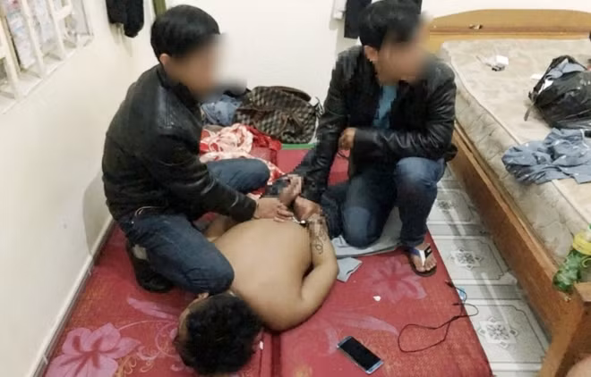 Công an khống chế, bắt giữ đối tượng Lê Trường Phát