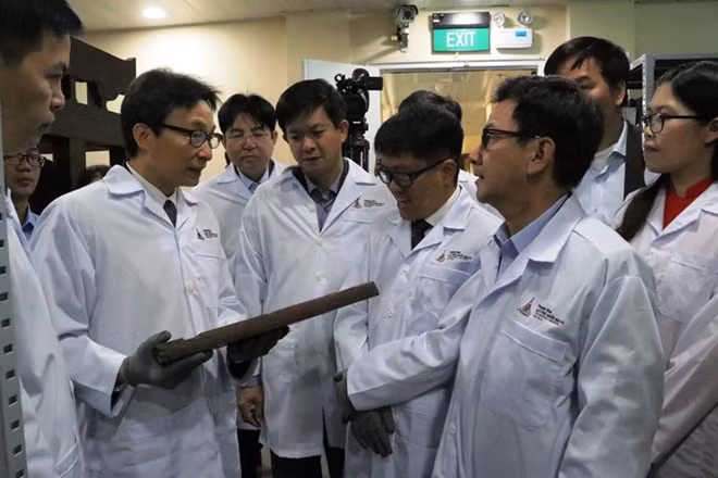 Phó Thủ tướng Vũ Đức Đam thăm Trung tâm lưu trữ Quốc gia IV tại TP Đà Lạt