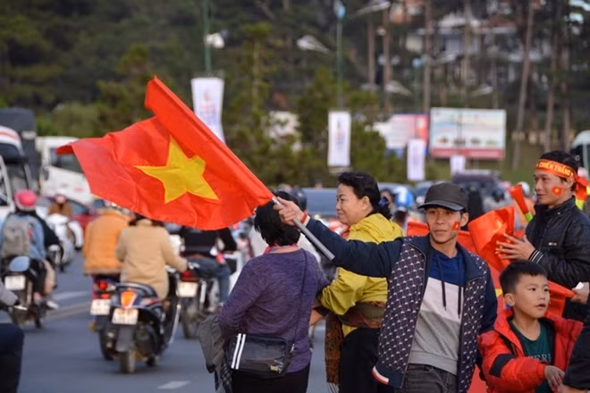 Không khí đường phố ngày càng nhộn nhịp