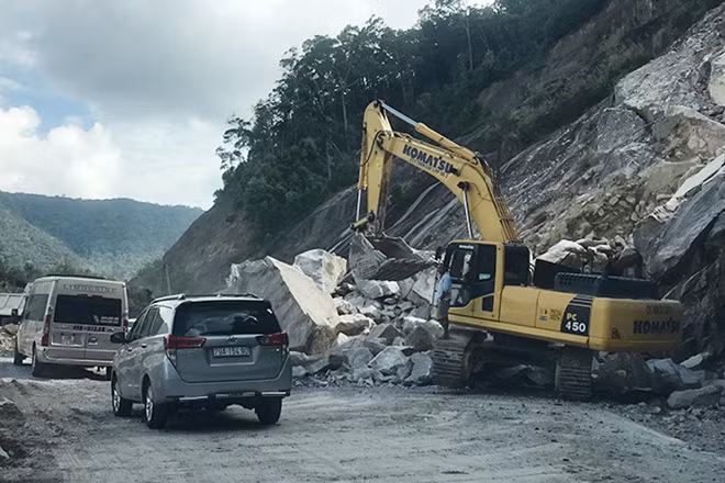 QL27C thường xuyên xảy ra lở núi vào mùa mưa