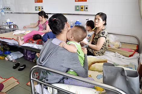 Khoa Nhiễm - Bệnh viện Nhi đồng 1, TP. Hồ Chí Minh, nơi điều trị cho bệnh nhi sốt xuất huyết. Khoa Nhiễm - Bệnh viện Nhi đồng 1, TP. Hồ Chí Minh, nơi điều trị cho bệnh nhi sốt xuất huyết.