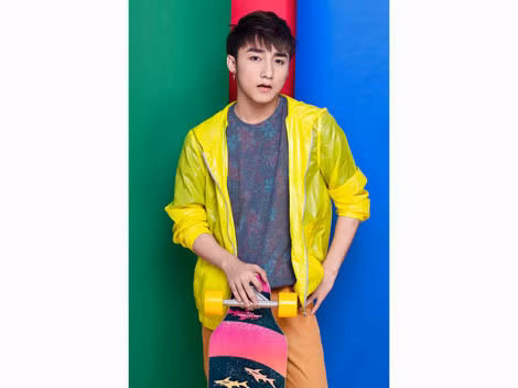 Sơn Tùng M-TP vừa ra mắt MV "Âm thầm bên em" ứng dụng live stream, một công nghệ mới bắt đầu phổ biến trong làng giải trí Việt.