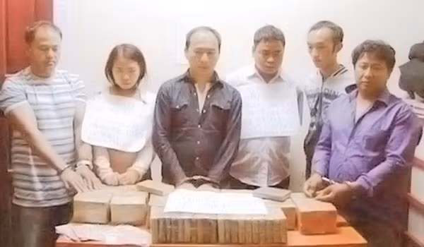 Trùm ma túy Ly Tàu cùng đồng bọn với 92 bánh heroin. Trùm ma túy Ly Tàu cùng đồng bọn với 92 bánh heroin.