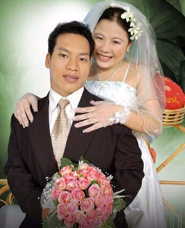 Vợ chồng Lê Văn Công trong ngày cưới. Vợ chồng Lê Văn Công trong ngày cưới.