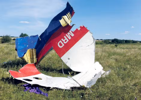Một mảnh MH17 tại hiện trường vụ tai nạn ở miền Đông Ukraina.