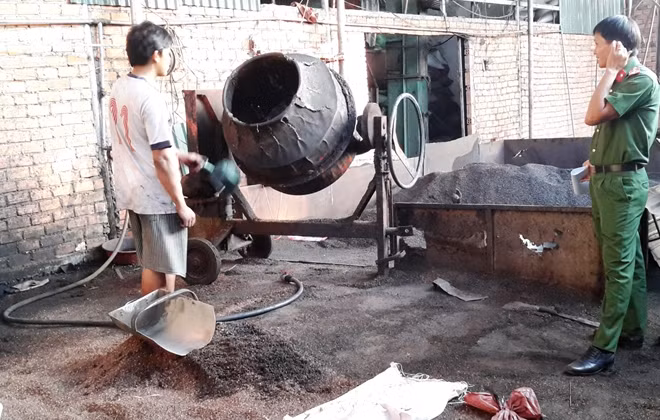 Hàng chục tấn cà phê “bẩn” được cơ quan điều tra phát hiện, bắt quả tang tại cơ sở của bà Loan