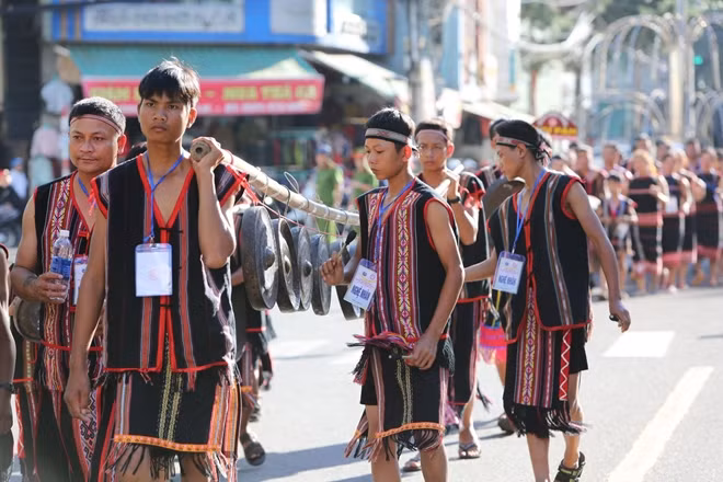 Lễ hội đường phố, một trong những chương trình nằm trong Festival cồng chiêng Tây Nguyên 2018