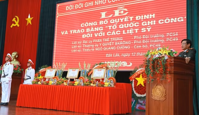 Thiếu tướng Phạm Xuân Bình phát biểu tại buổi lễ