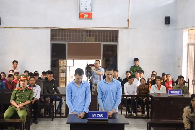 Bị cáo Thực và Phóng tại phiên tòa xét xử