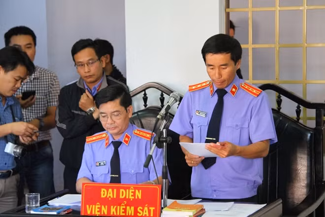 Đại diện Viện KSND phát biểu giữ quyền công tố tại tòa