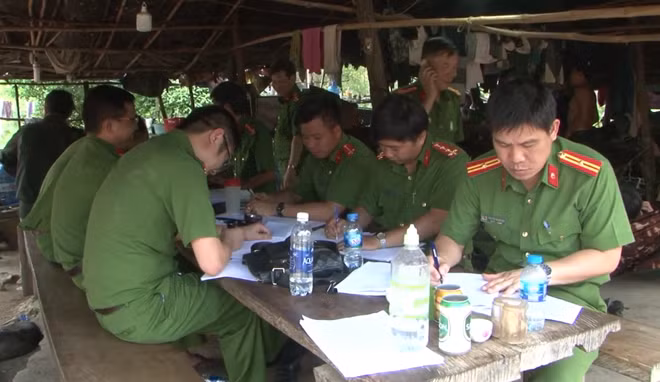 Cơ quan điều tra tiến hành vây ráp, khám xét khẩn cấp khu vực lán trại của Phượng “râu”