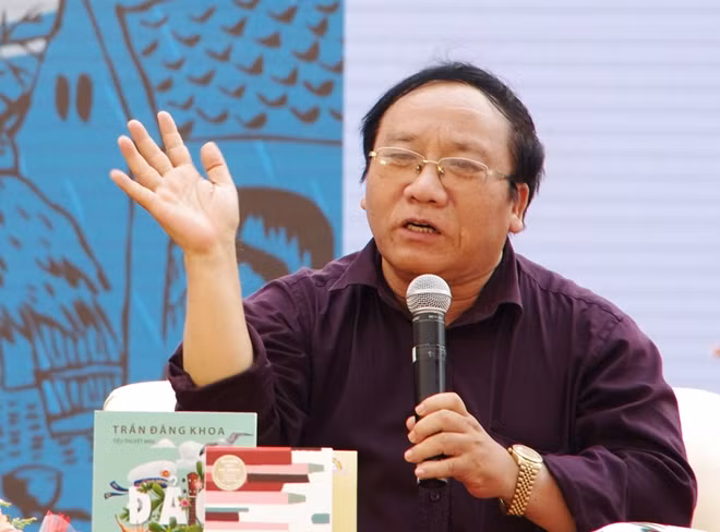 Nhà thơ Trần Đăng Khoa.