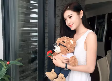 Á hậu Huyền My. Á hậu Huyền My.