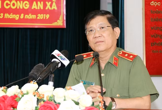 Thứ trưởng Nguyễn Văn Sơn biểu chỉ đạo tại buổi lễ.