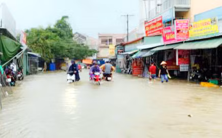 Nước ngập sâu ảnh hưởng trực tiếp đến đời sống của người dân tại đảo Phú Quốc. Nước ngập sâu ảnh hưởng trực tiếp đến đời sống của người dân tại đảo Phú Quốc.