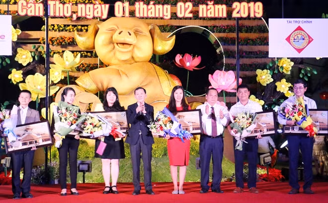Đường hoa chính thức khai mạc vào 27 tết.
