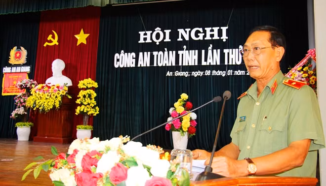 Thiếu tướng Bùi Bé Tư – Giám đốc Công an tỉnh An Giang phát biểu tại Hội nghị.