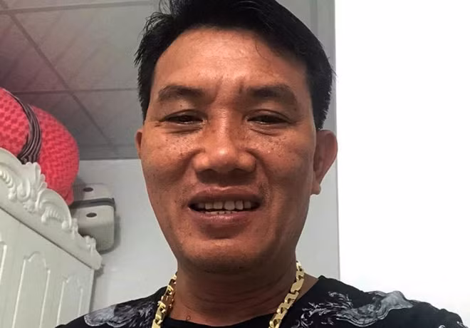 Trần Tuấn Ngọc (tự Tèo Mỡ) bị bắt giữ về hành vi đánh bạc.