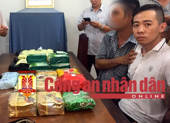 Đối tượng Cường bị bắt quả tang cùng nhiều ma túy trên xe ô tô.