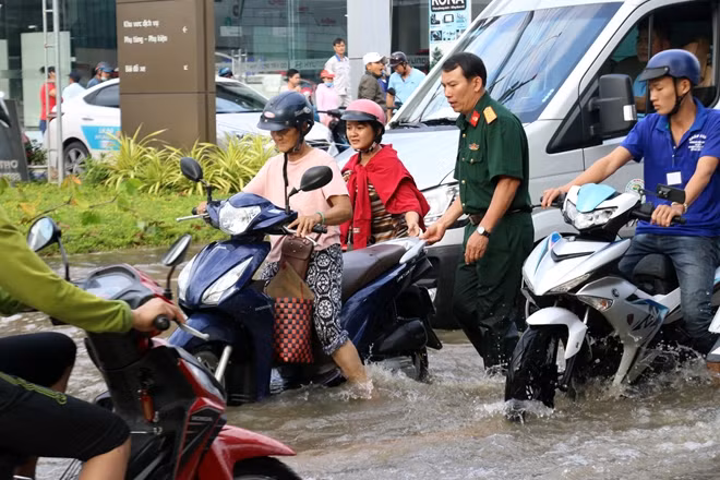 Lực lượng Quân đội hỗ trợ người dân