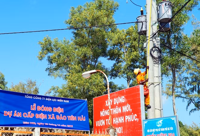 Chính thức đóng điện, hoàn thành Dự án cấp điện lưới quốc gia cho xã đảo Tiên Hải.