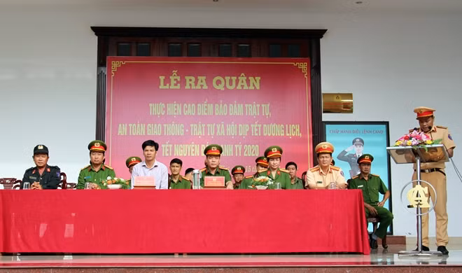 Các đại biểu tham dự Lễ ra quân.