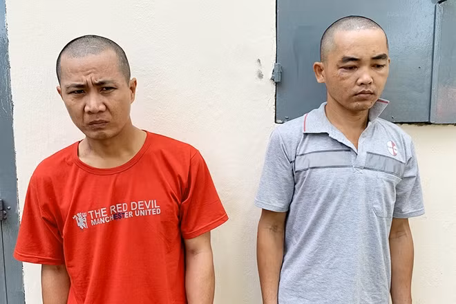 Hai đối tượng Khởi (áo đỏ) và Trung.