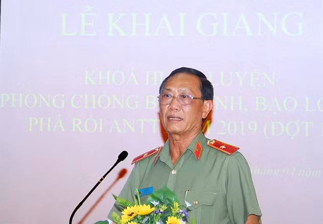 Thiếu tướng Bùi Bé Tư - Giám đốc Công an tỉnh An Giang phát biểu tại Lễ khai mạc khóa huấn luyện.