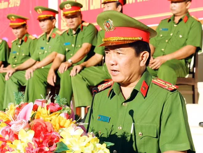 Thượng tá Nguyễn Tấn Phúc, Trung đoàn Trưởng Trung đoàn CSCĐ Tây Nam Bộ phát động thi đua.