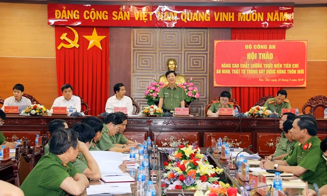 Trung tướng Nguyễn Văn Sơn - Thứ trưởng Bộ Công an, Trưởng Ban chỉ đạo ANTT nông thôn Bộ Công an chủ trì Hội thảo.