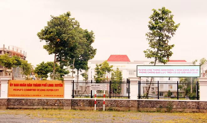 Dư luận cho rằng, bà Trinh được “ưu ái” xét tuyển công chức và bổ nhiệm “thần tốc” tại Văn phòng Thành uỷ, HĐND, UBND TP Long Xuyên.