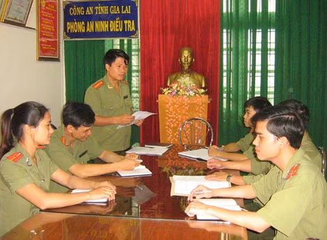 Phòng An ninh điều tra Công an Gia Lai bàn kế hoạch phá án. Phòng An ninh điều tra Công an Gia Lai bàn kế hoạch phá án.
