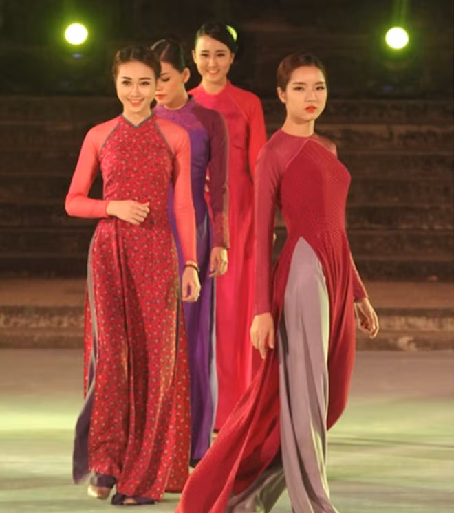 Các bộ sưu tập áo dài của các nhà thiết kế phù hợp với thời đại nhưng không làm mất đi giá trị truyền thống.